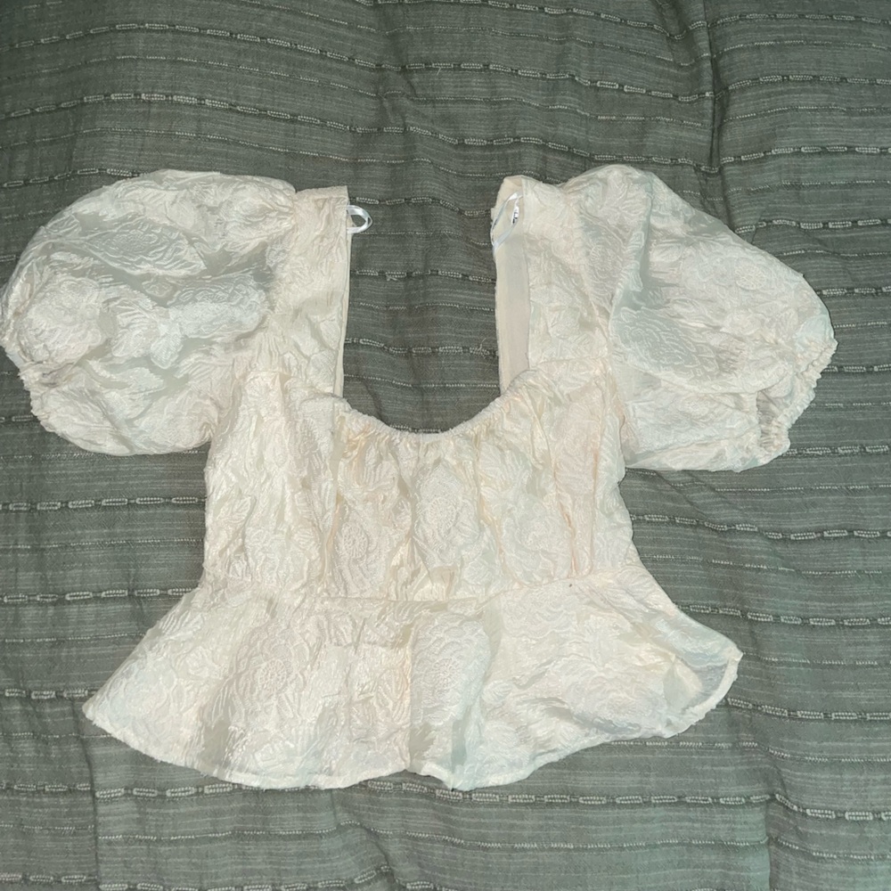 Lulu’s puff sleeve cropped babydoll